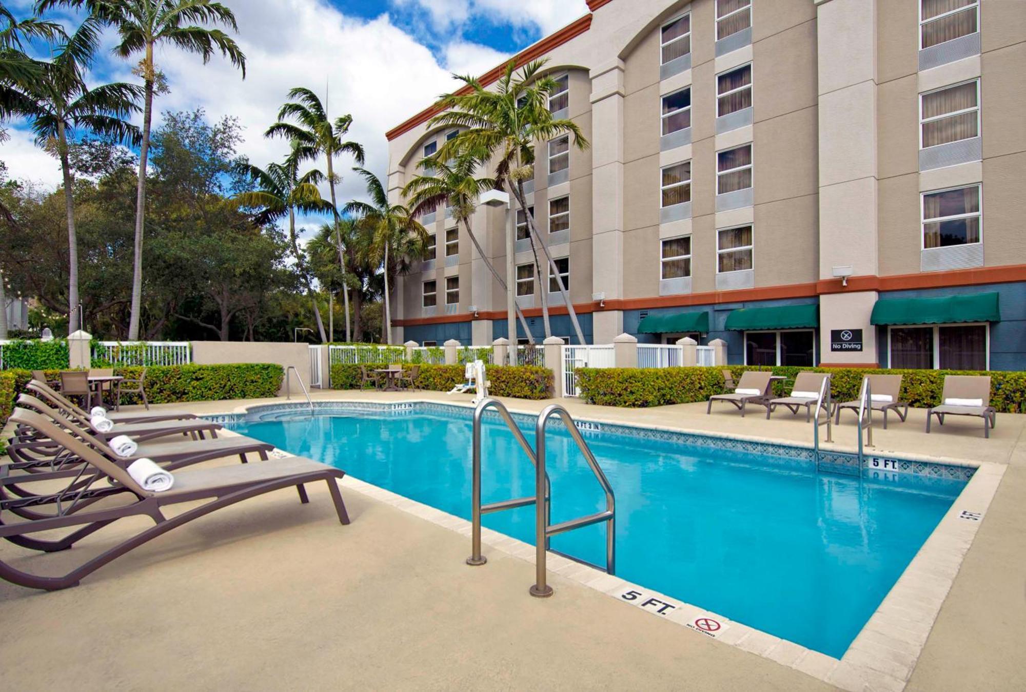 Hampton Inn Ft Lauderdale Airport North Cruise Port Fort Lauderdale Exterior photo